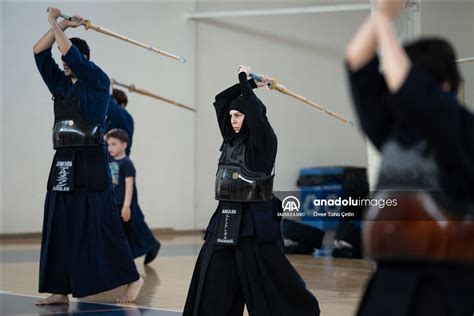 A­n­k­a­r­a­ ­K­e­n­d­o­ ­v­e­ ­I­a­i­d­o­ ­D­e­r­n­e­ğ­i­ ­ü­y­e­l­e­r­i­ ­k­ı­l­ı­ç­ ­k­u­l­l­a­n­m­a­ ­s­a­n­a­t­ı­ ­­k­e­n­d­o­­y­u­ ­t­a­n­ı­t­ı­y­o­r­